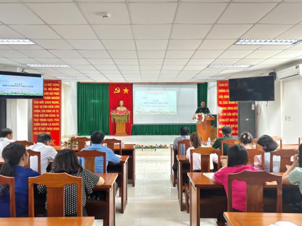 Hình ảnh cho bài viết Tuyên truyền Luật Biên phòng Việt Nam cho cán bộ quản lý, giáo viên các trường học trên địa bàn thị xã Sông Cầu